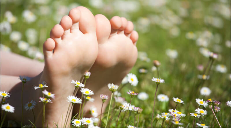 How to Take Care of your Feet this Monsoon