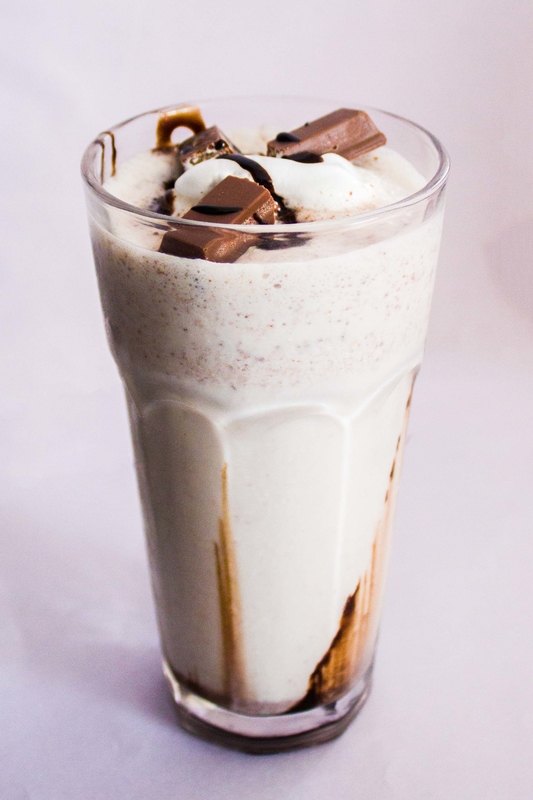 White kit kat chocolate milkshake picture