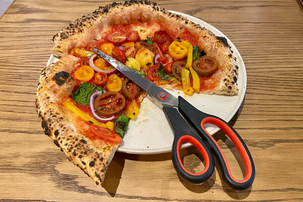 https://vaya.in/wp-content/uploads/2020/12/Pizza-Scissors.jpg