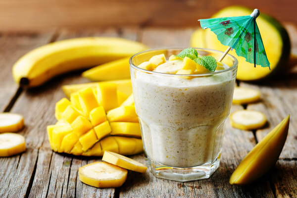 https://vaya.in/wp-content/uploads/2021/03/Mango-and-Banana-Smoothie.jpg